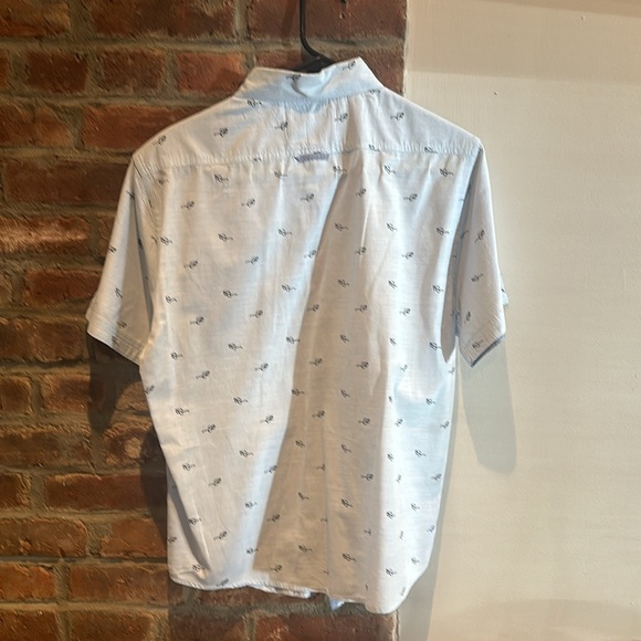 Button down - Picture 3 of 3